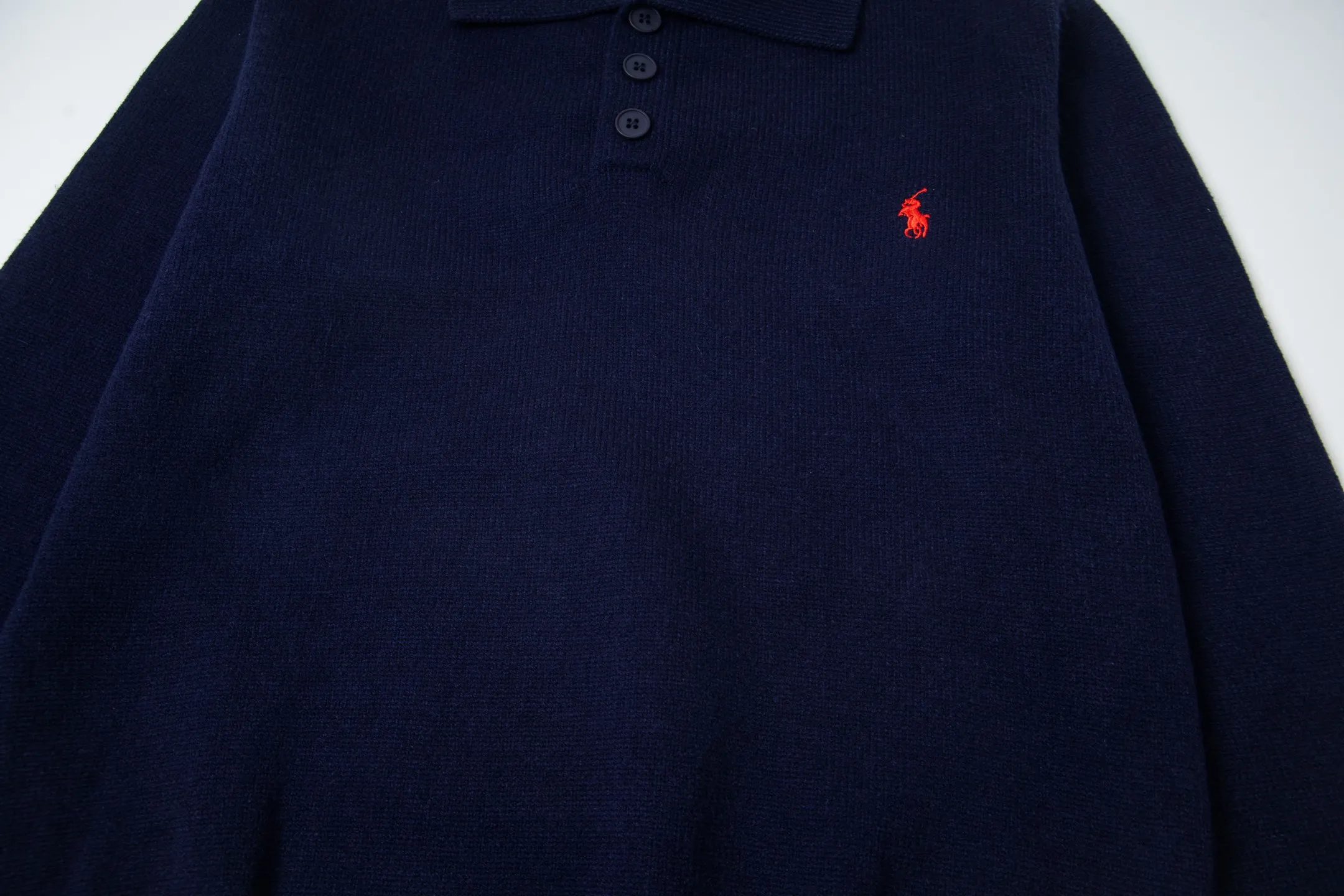 P230 Style number: Y258 Ralph Lauren POLO twist button open-chest sweater is a limited edition every year. There won’t be many styles in the store! Ralph Lauren men's half-button sweater. The shape is really nice. It can be worn alone or as a coat. It can be worn outside the inner layer. It is versatile and looks good. Tag, hanging grain, washable, packaging bag, full set of accessories. The appearance is quite high. The workmanship is super exquisite. Color: navy, gray, apricot, navy. Size: S M L XL